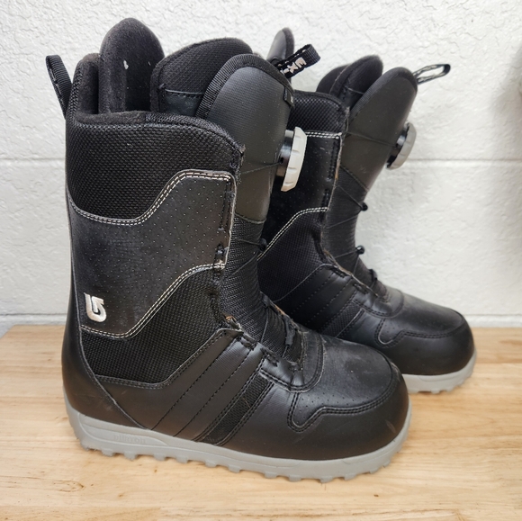 burton jet phantom snowboard boots Men's Photon BOA Petrol Green 13 10 Stiff Dual BOA Fit System with H4 Coiler Dial The Dual Zone system has two premium H4 dials that enable a more custom fit in your forefoot and ankle DC Phantom BOA Snowboard Boots
